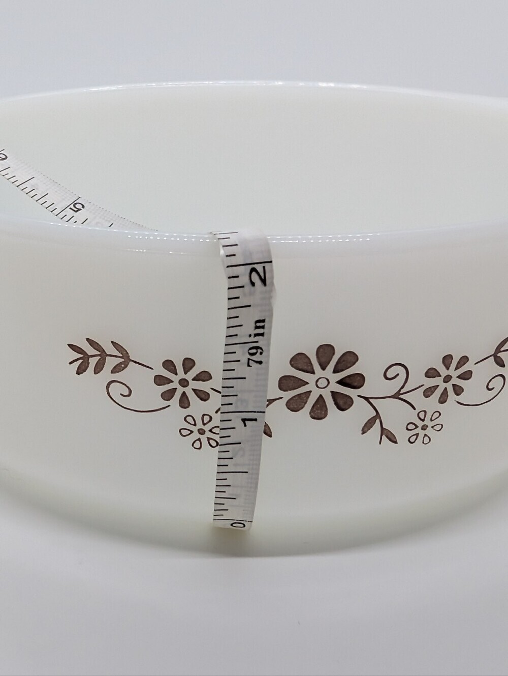 Vintage Dynaware Pyr-O-Rey Milk Glass Round Casserole Dish With Daisy Pattern - Picture 8 of 8